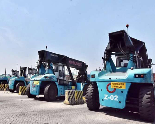 山西啟洋租賃 講解，集裝箱正面吊作業時的安全守則