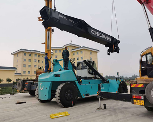 山西啟洋：正面吊與堆高機的區別